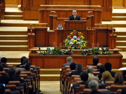 Majorarea unor categorii de pensii, amânată până în 2014